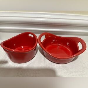 EUC Rachel Ray set of 2 Brilliant Red nesting bakeware dishes 12 oz & 10 oz